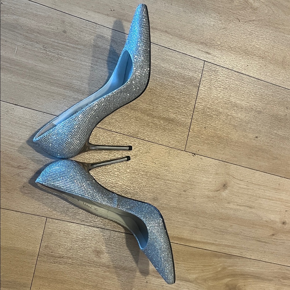 Stuart Weitzman Silver Pointed Toe Heels! 6M - Picture 3 of 8